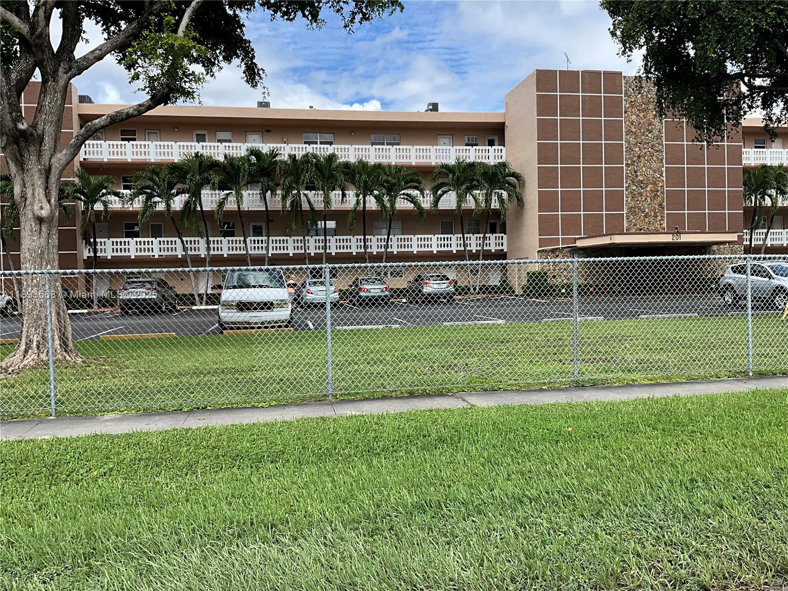 Meadowbrook Lakes Condo