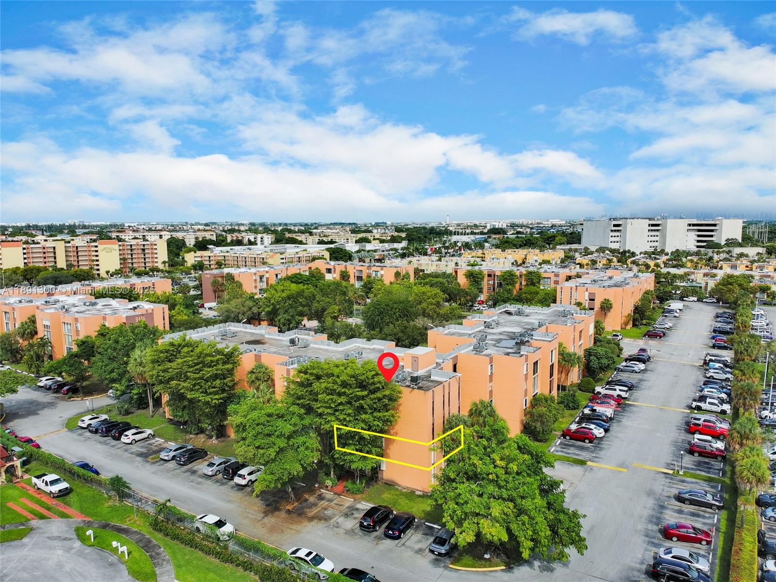 Versialles Gardens II Con