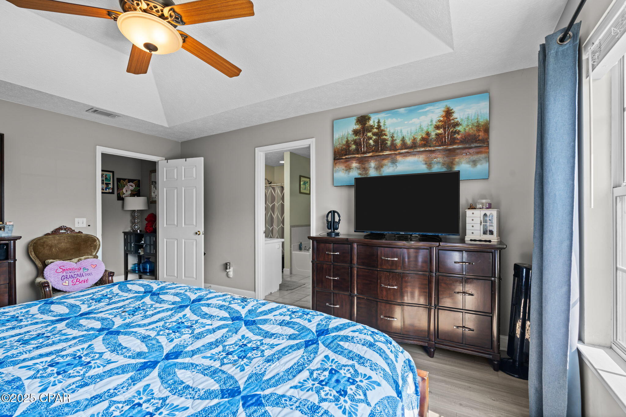 Image 23 For 304 Summerwood Drive