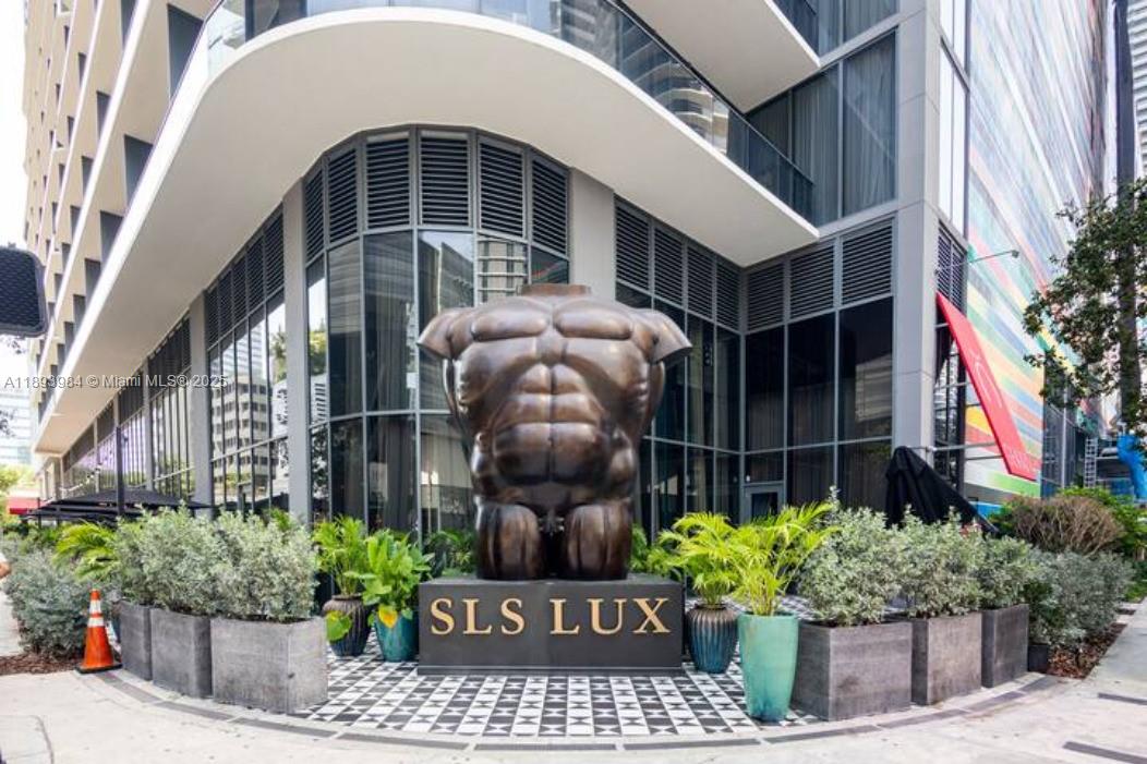 Condo for Sale in Miami, FL