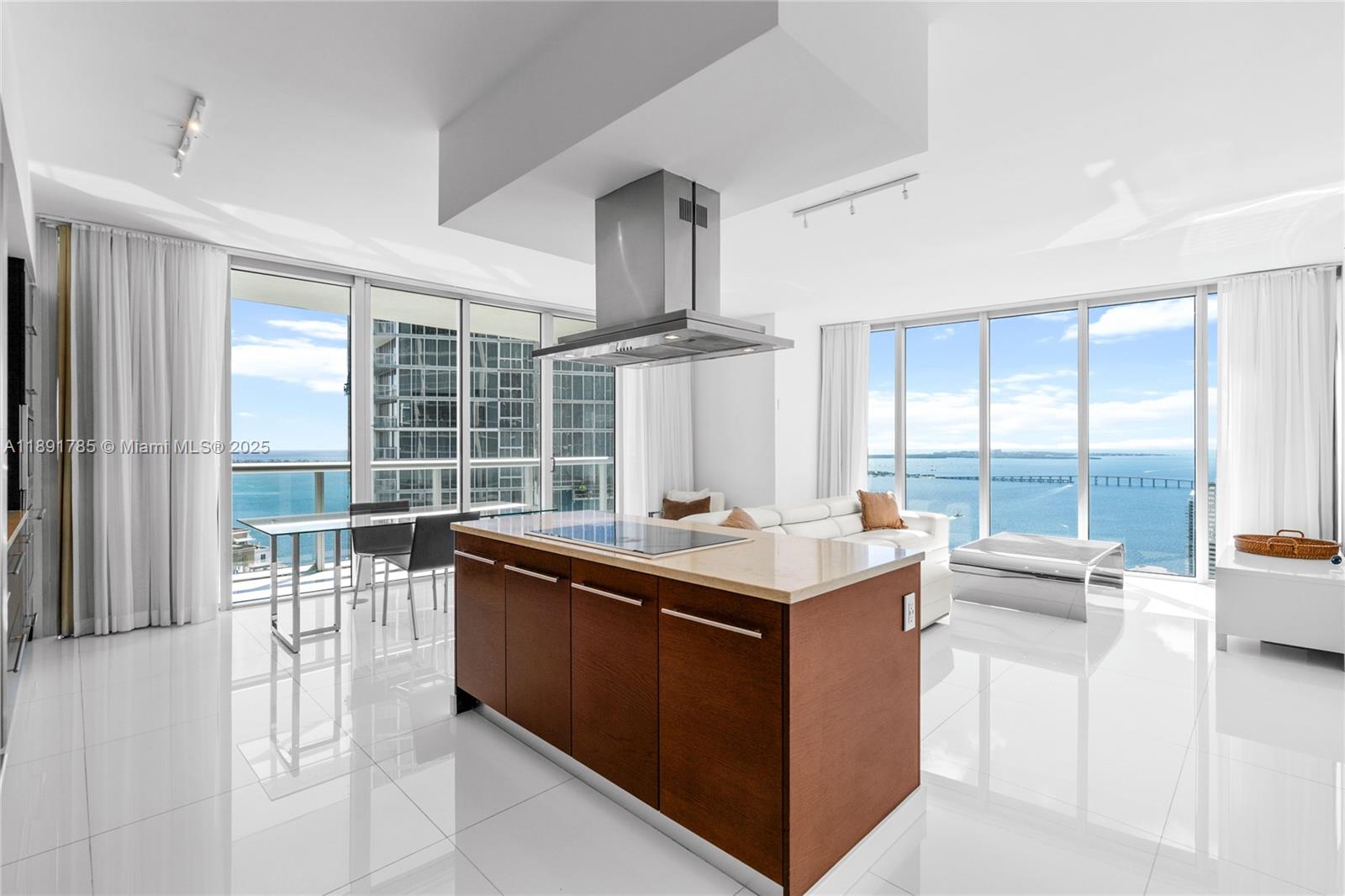 Condo for Sale in Miami, FL