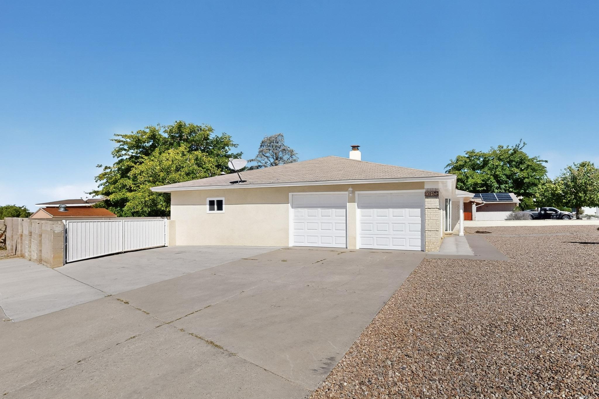 Homes for sale in Albuquerque, NM | 2301 Saturn Pl Ne, Albuquerque, NM 87112 | MLS# 1092758