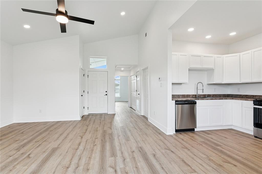 2nd image of 2812 Live Oak Dr, Gretna, LA 70056 | MLS# 2525145