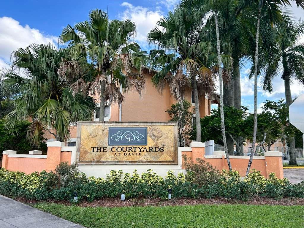 Courtyards At Davie Condo