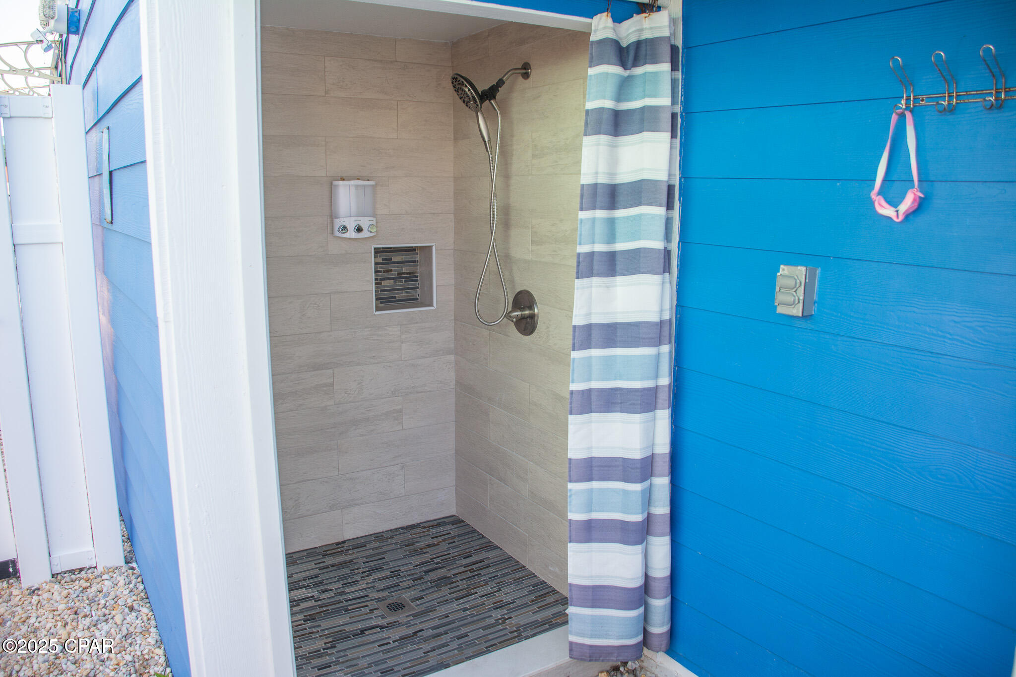 Image 3 For 5216 Beach Drive