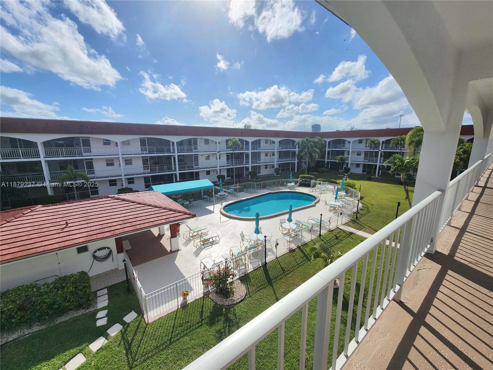580-egret-dr-322-hallandale-beach-fl-33009/hzid_0a5ccf91