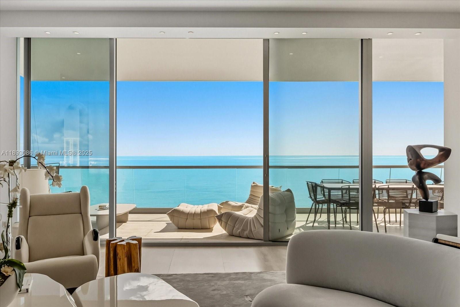 Apartamento à Venda em Sunny Isles Beach, FL