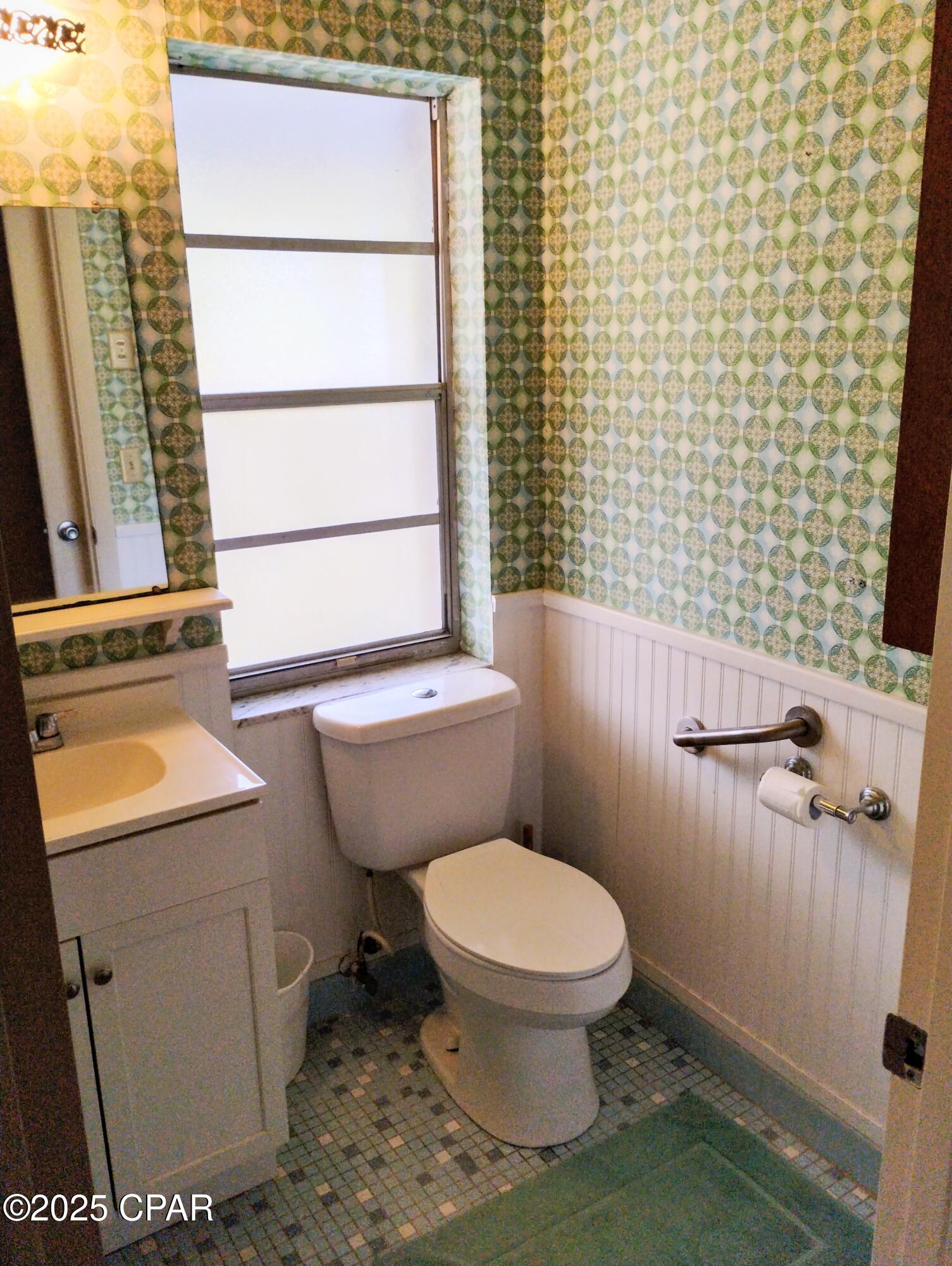 Image 12 For 2056 Sunny Hills Boulevard