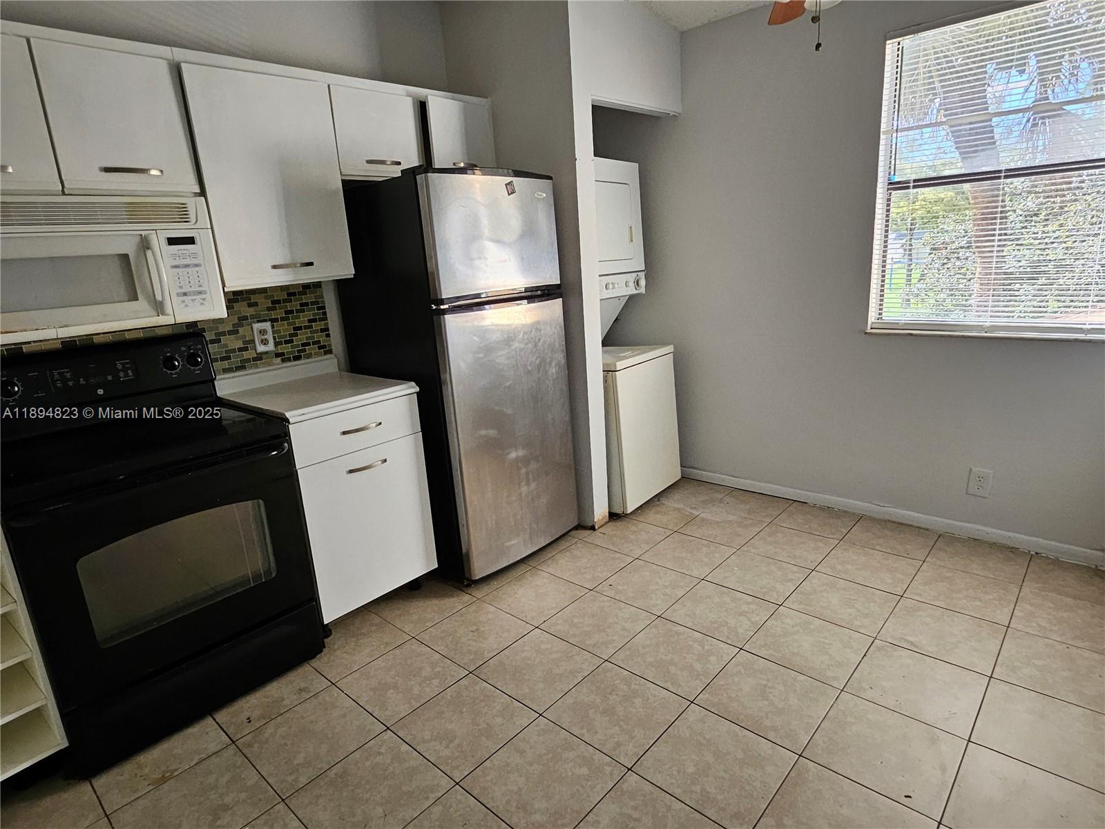 Elegant master bedroom retreat at 2511 56th Ave - Condo in Lauderhill