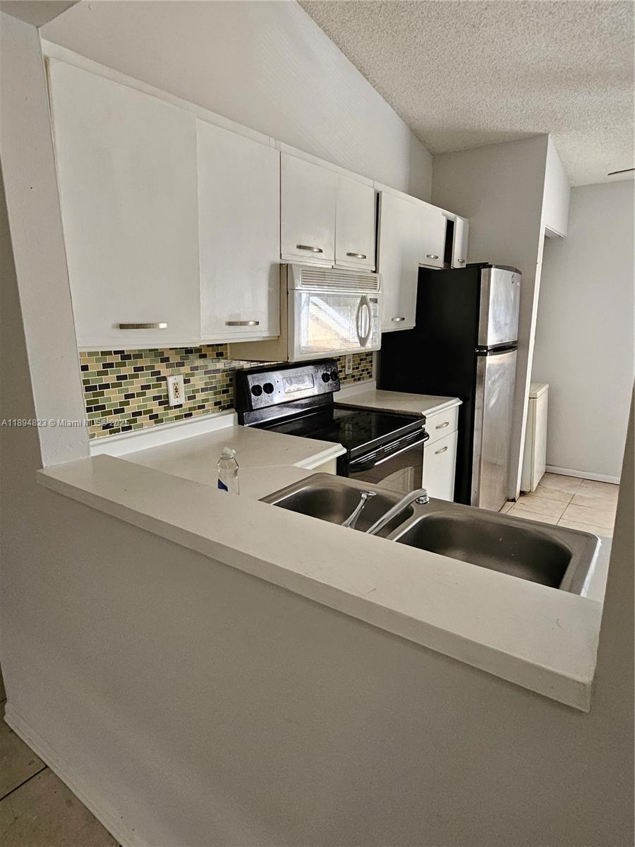 Additional living spaces at 2511 56th Ave - Condo in Lauderhill