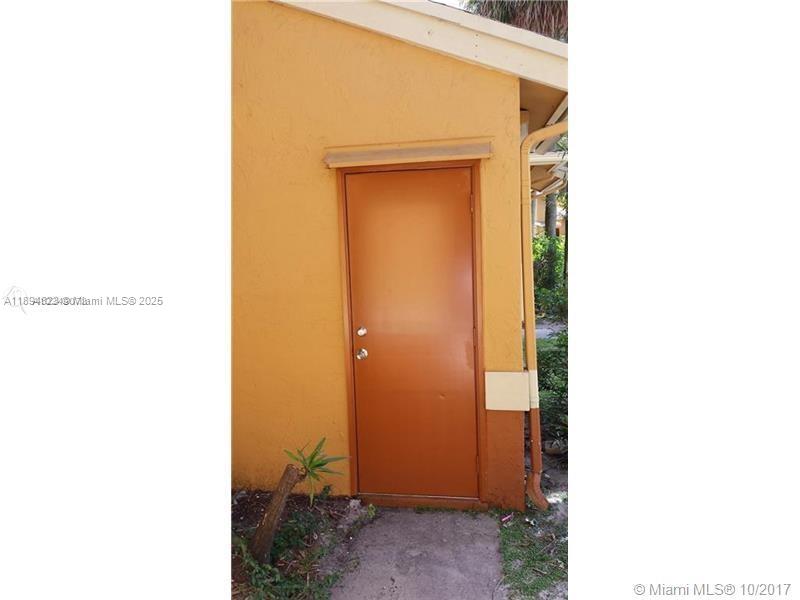 Elegant master bedroom retreat at 2511 56th Ave - Condo in Lauderhill
