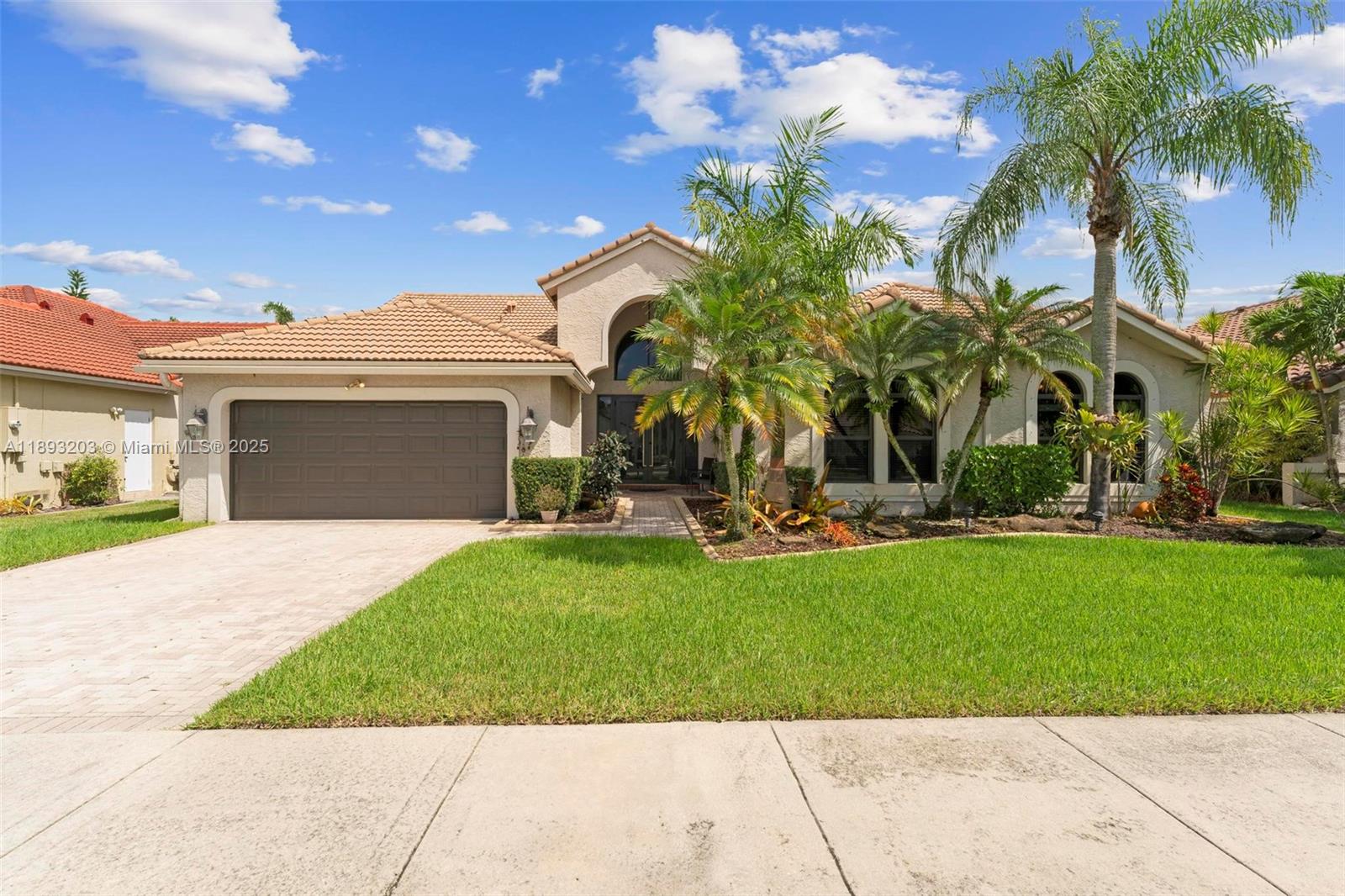 Homes for sale in Davie, FL | 2864 E Abiaca Cir, Davie, FL 33328 | MLS# A11893203