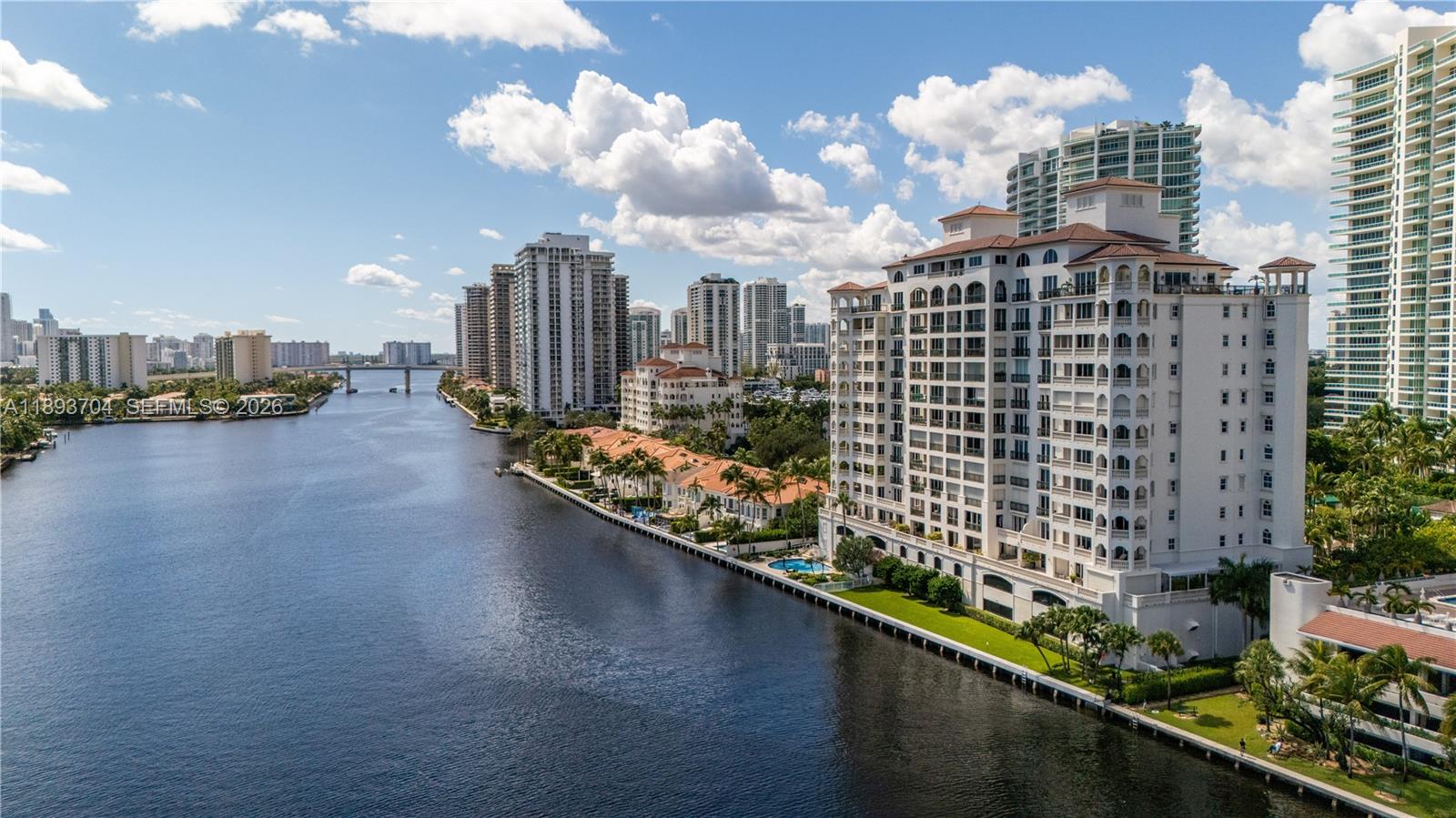 Apartamento à Venda em Aventura, FL