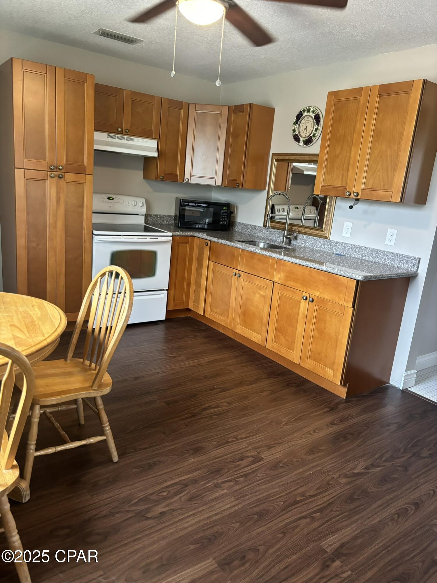 Image 16 For 1520 Belmont Boulevard