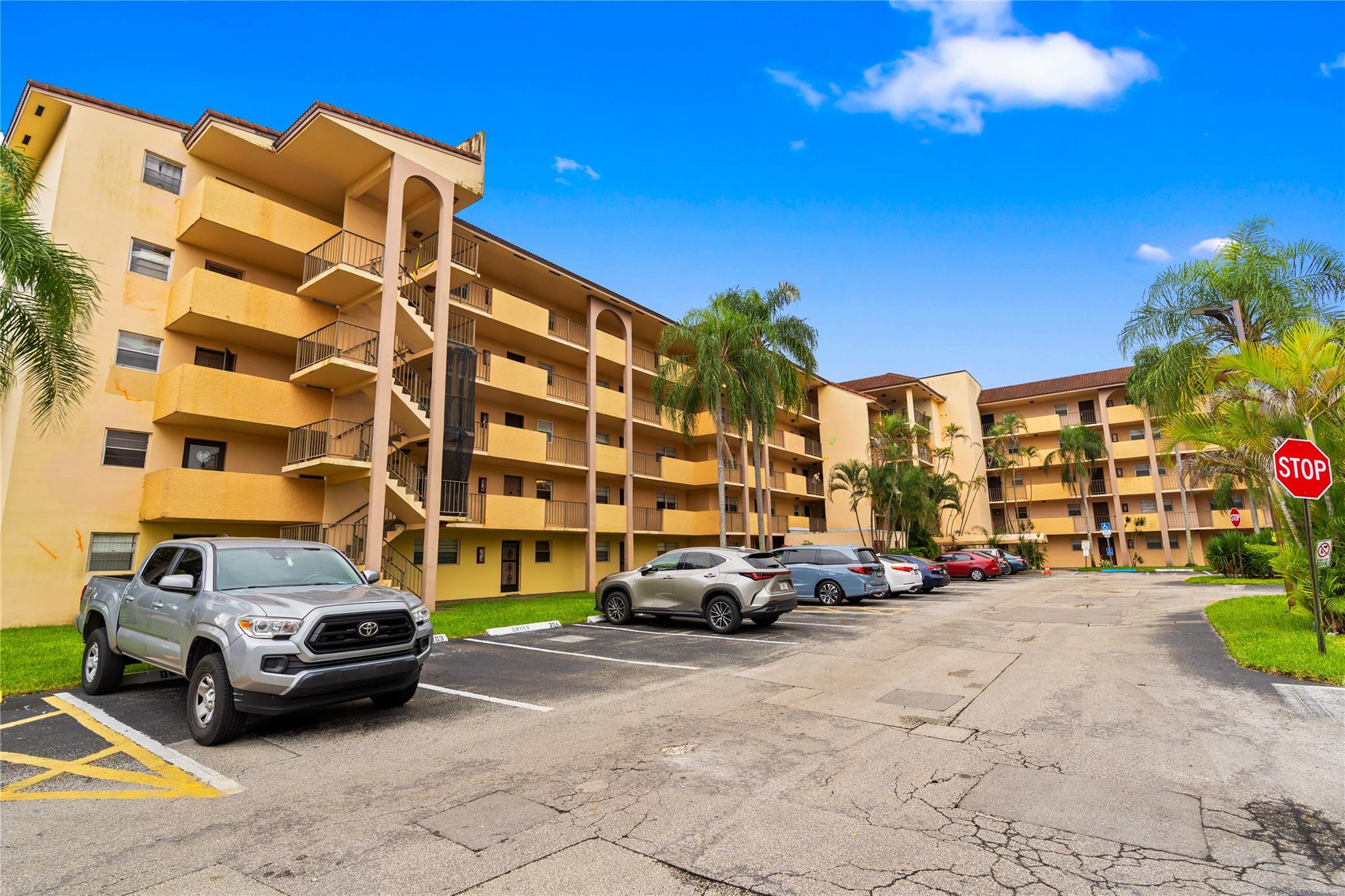 Homes for sale in Sunrise, FL | 3955 N Nob Hill Rd #307, Sunrise, FL 33351 | MLS# F10531414