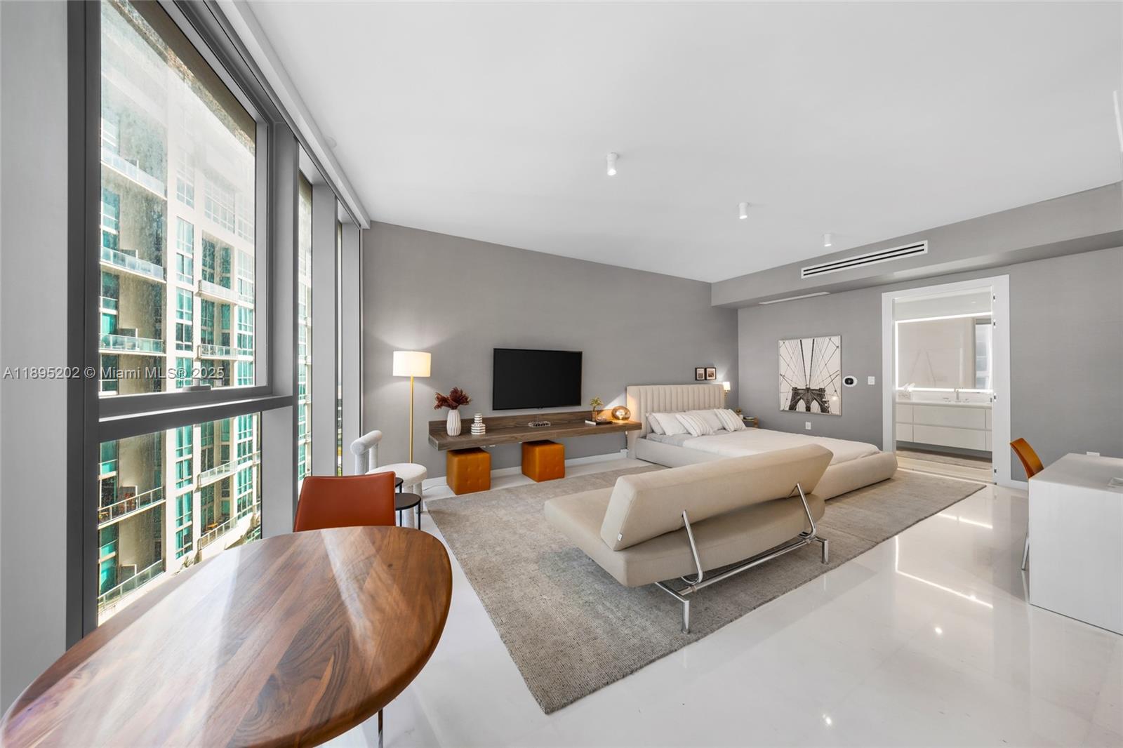 Condo for Sale in Miami, FL