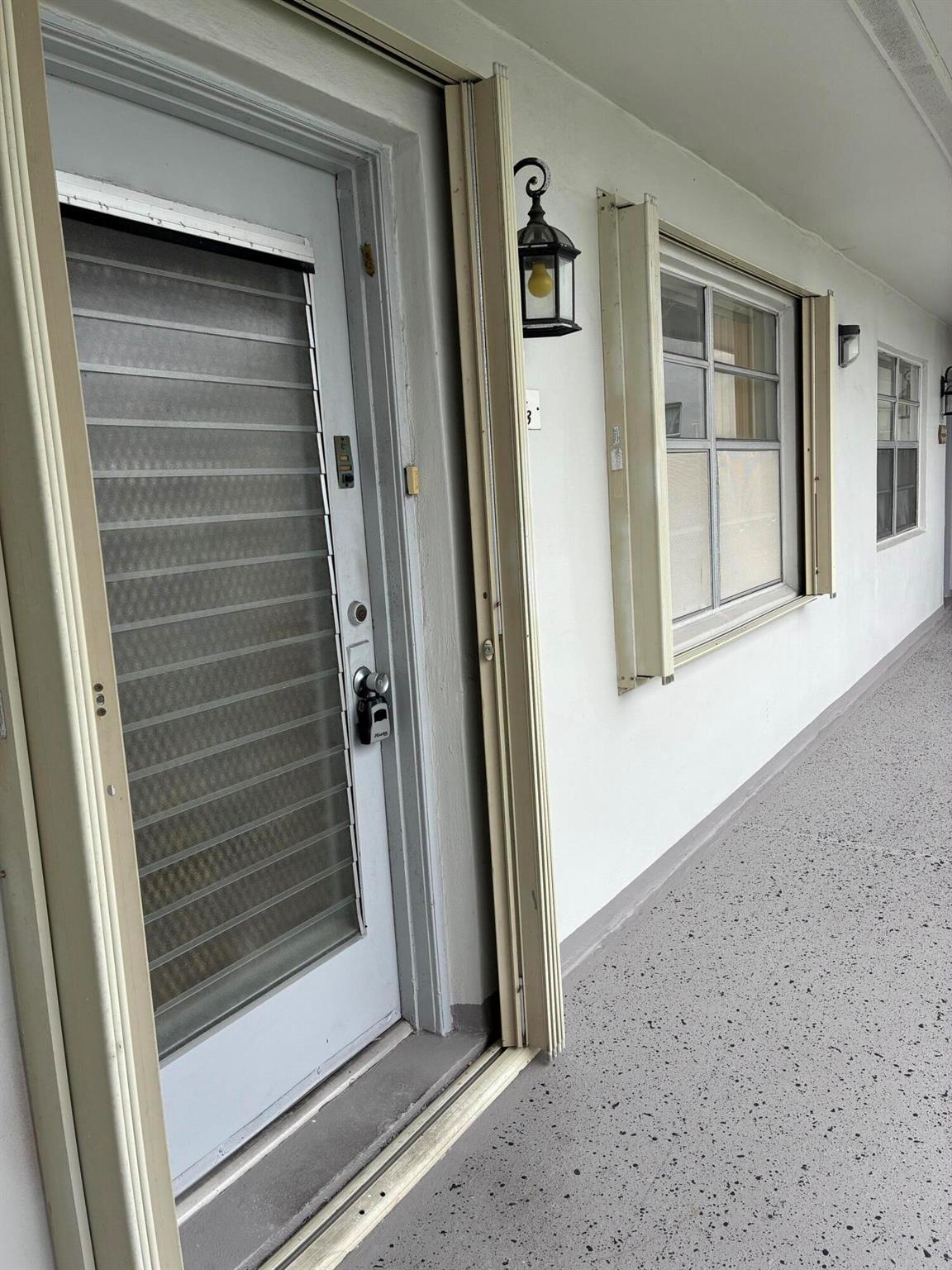 Kings Point Burgundy Cond