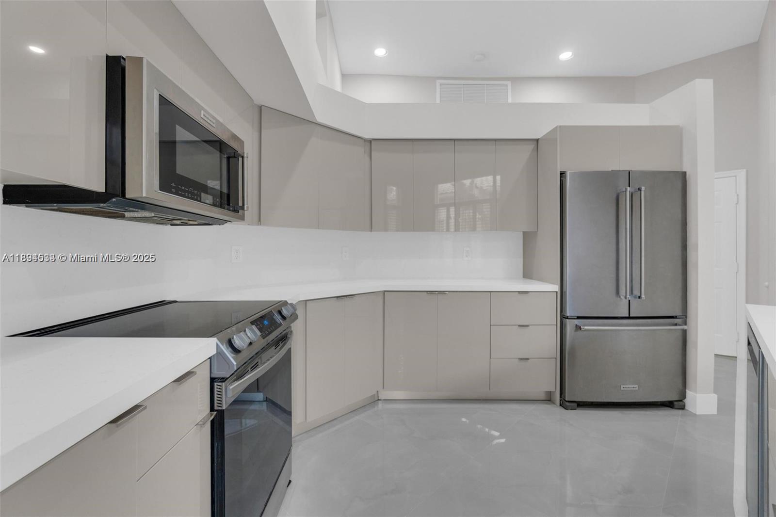 House for Sale in Weston, FL