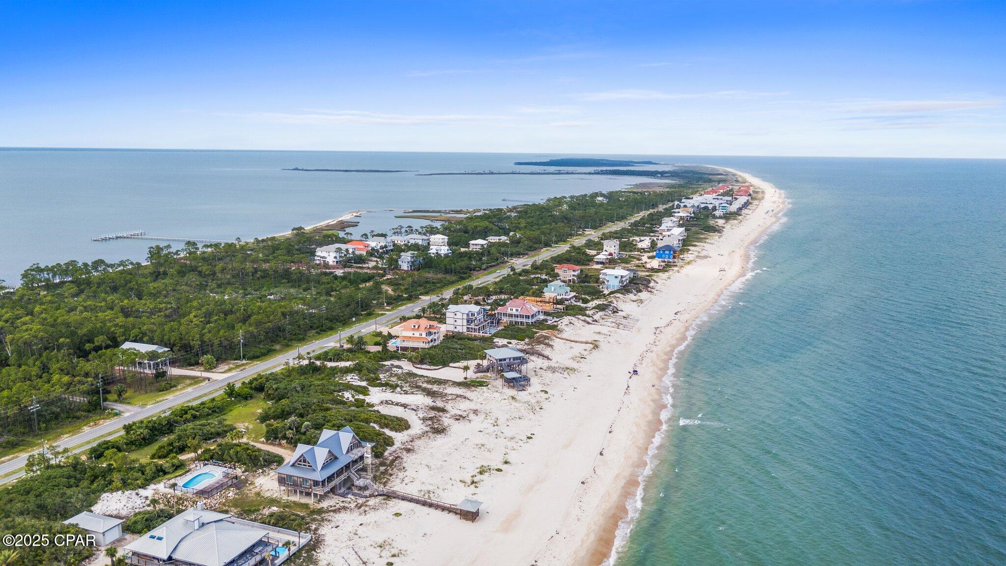 Listing photo id 100 for 1570 Gulf Beach Drive