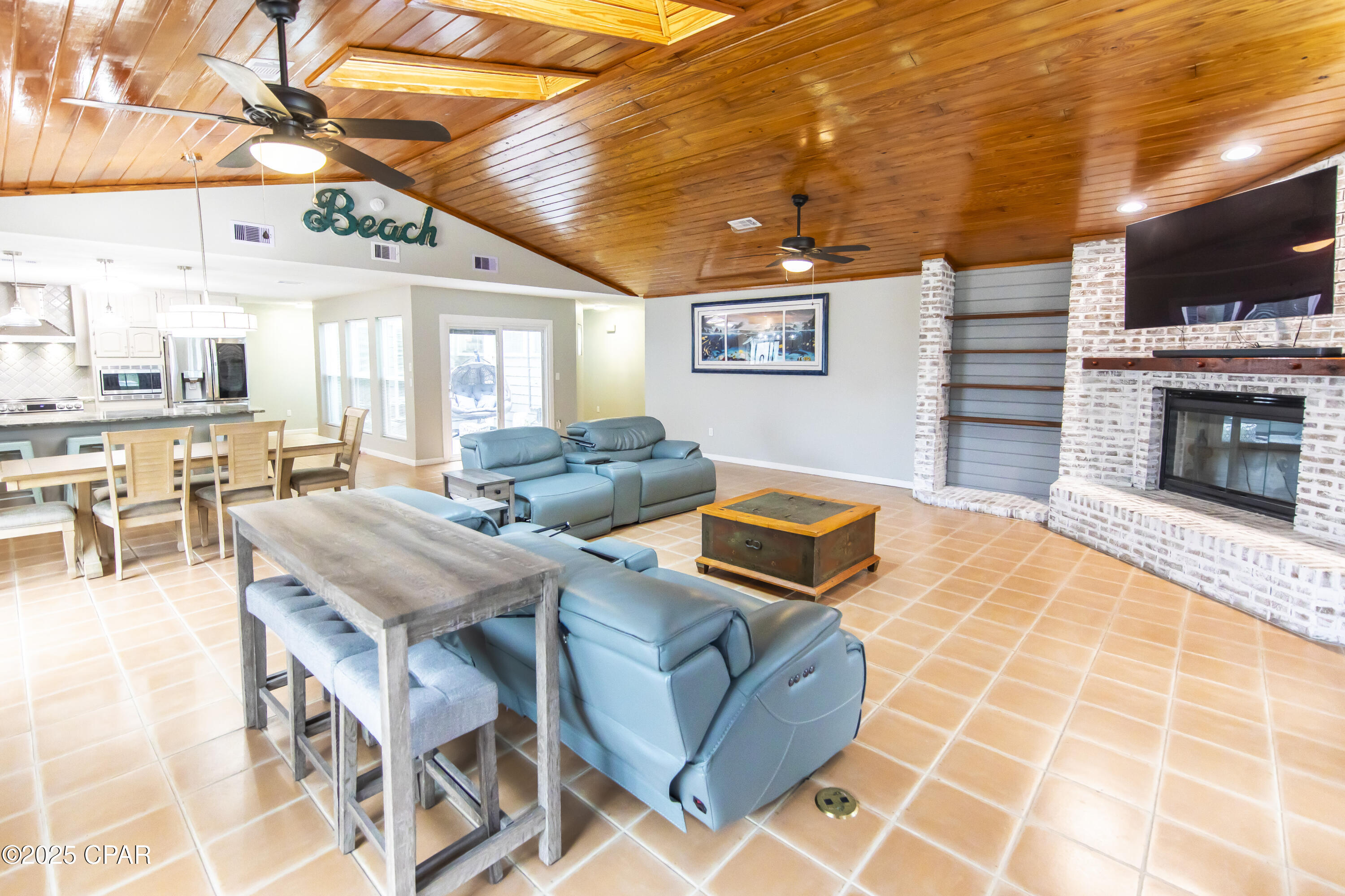 Image 10 For 215 Moonlight Bay Drive