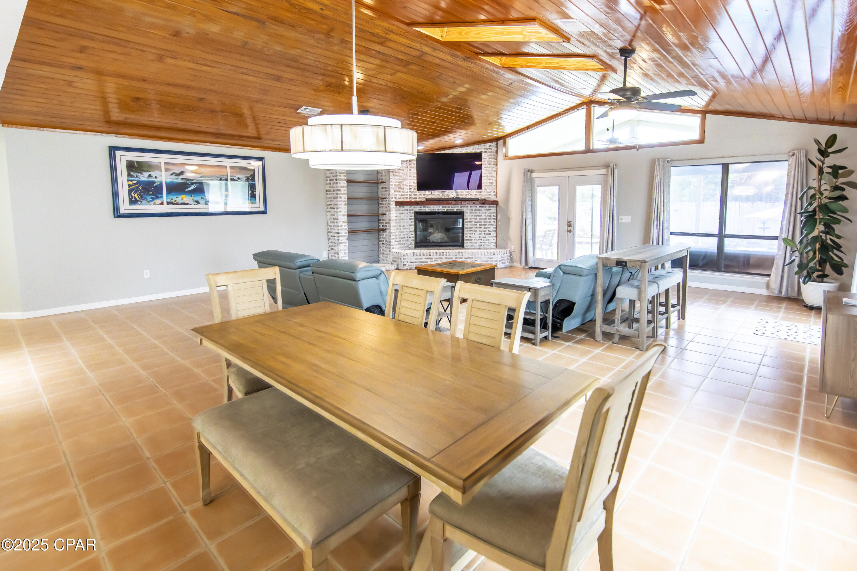 Image 10 For 215 Moonlight Bay Drive