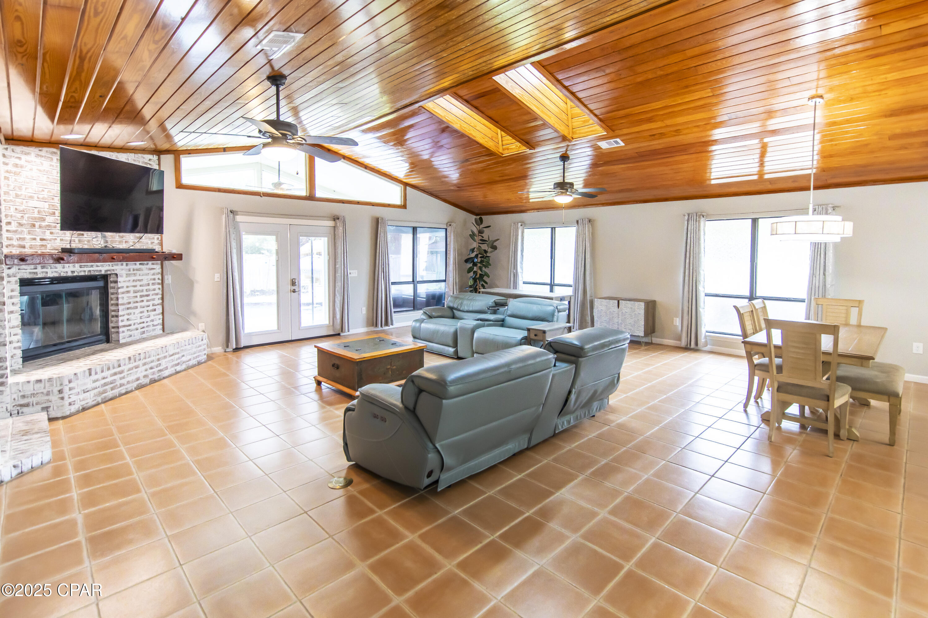 Image 11 For 215 Moonlight Bay Drive