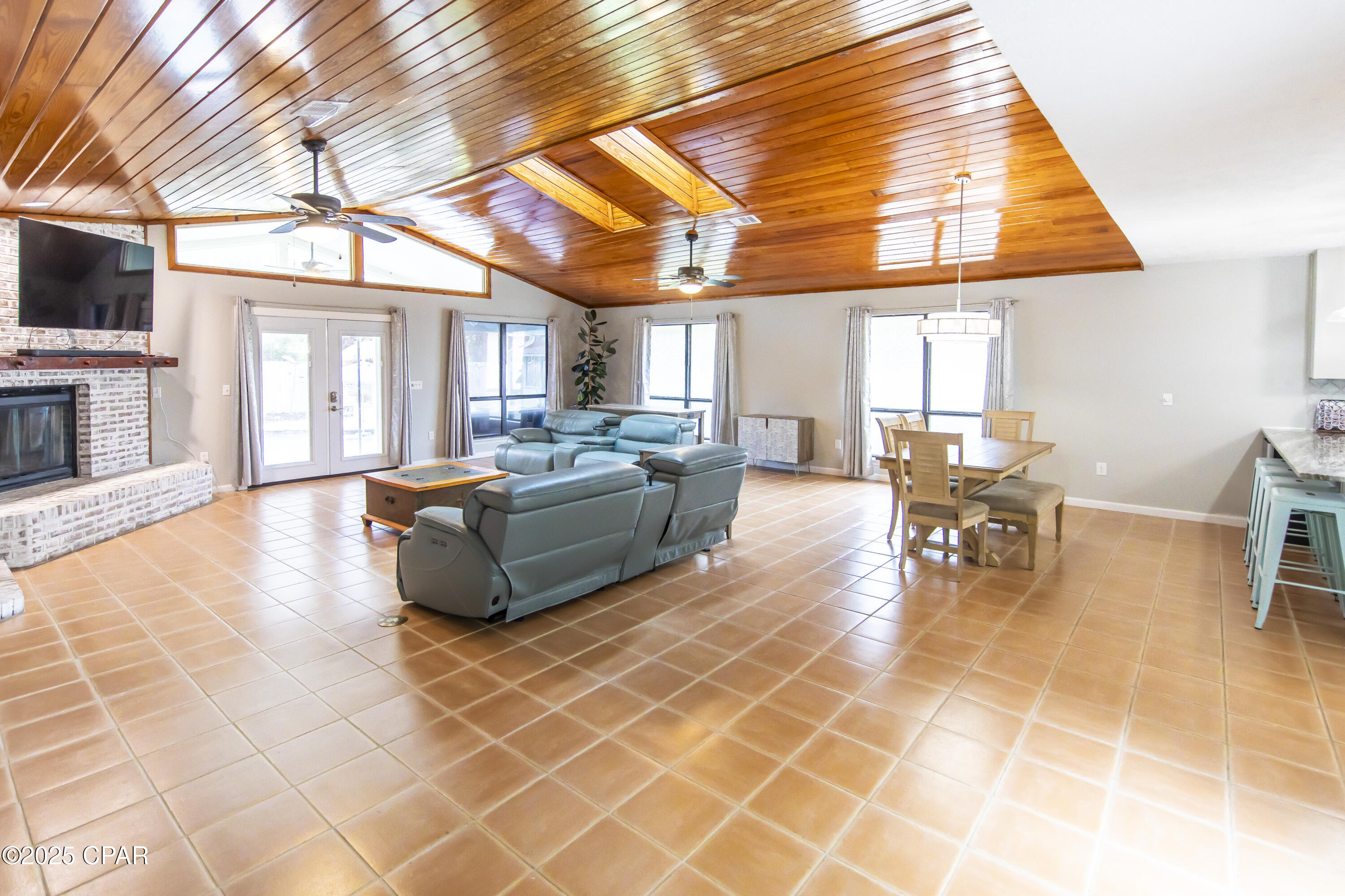 Image 13 For 215 Moonlight Bay Drive