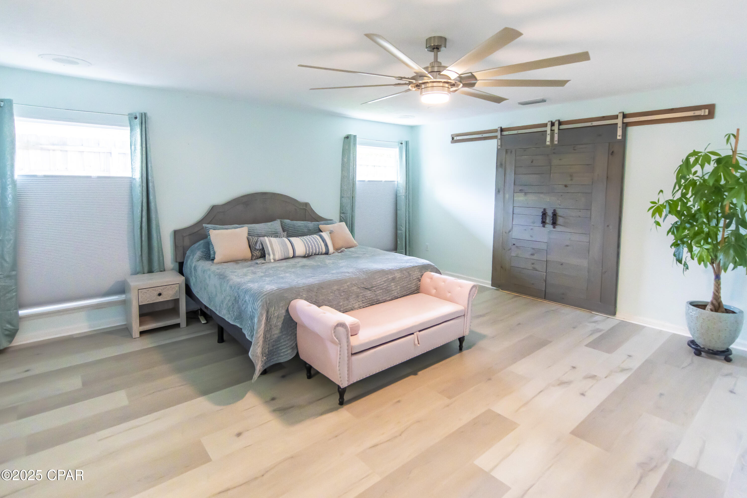 Image 19 For 215 Moonlight Bay Drive