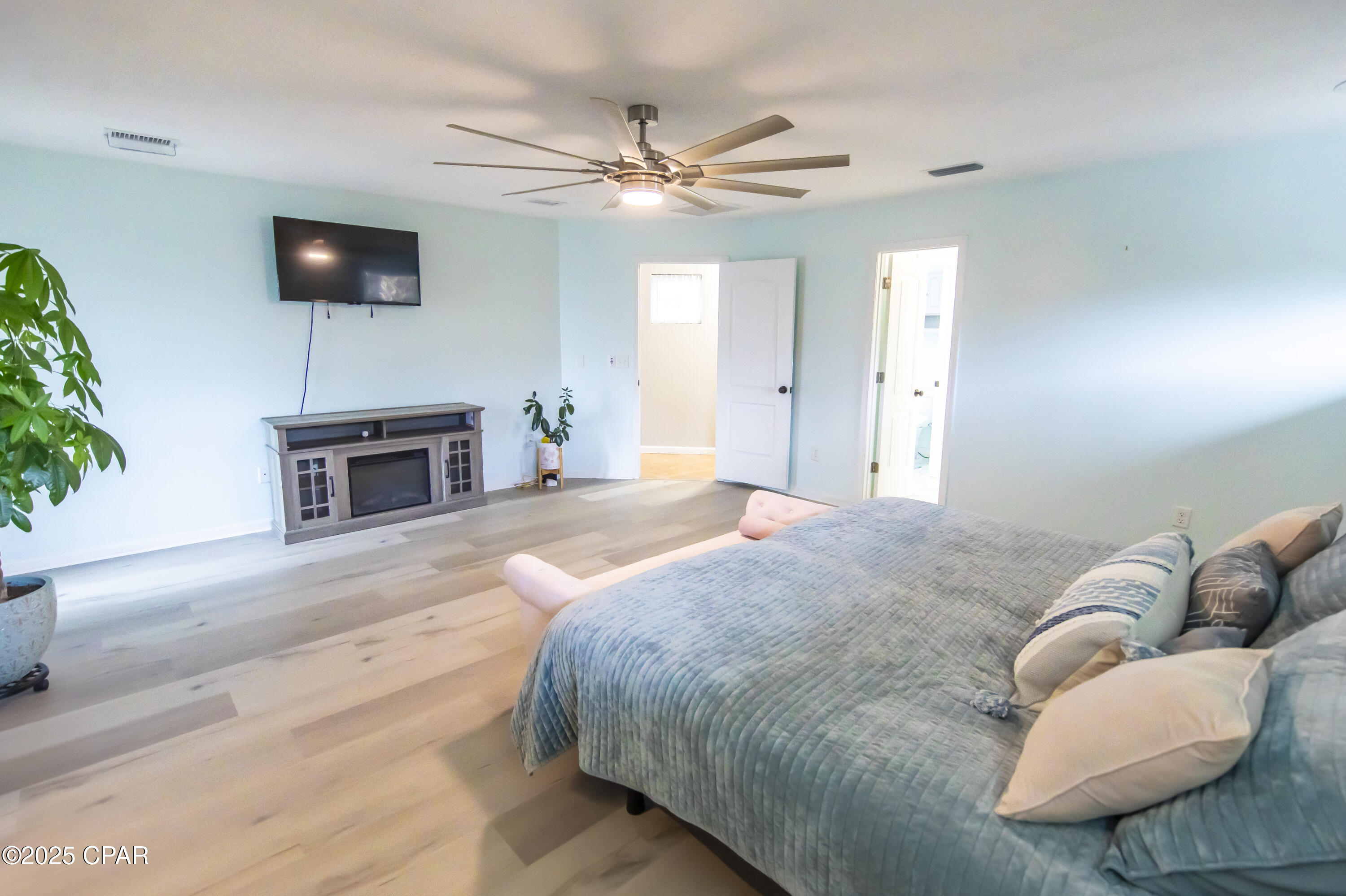 Image 21 For 215 Moonlight Bay Drive