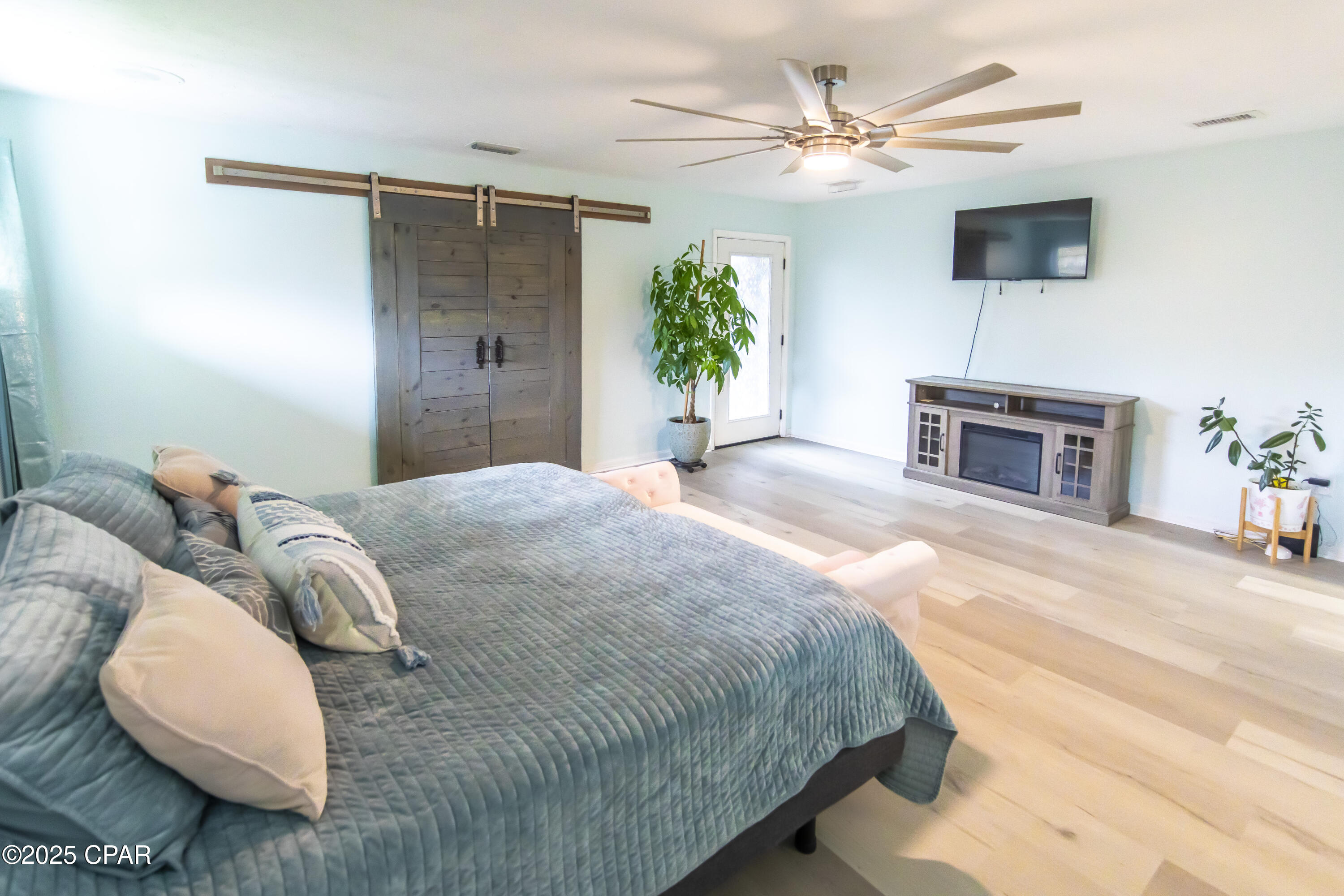 Image 22 For 215 Moonlight Bay Drive