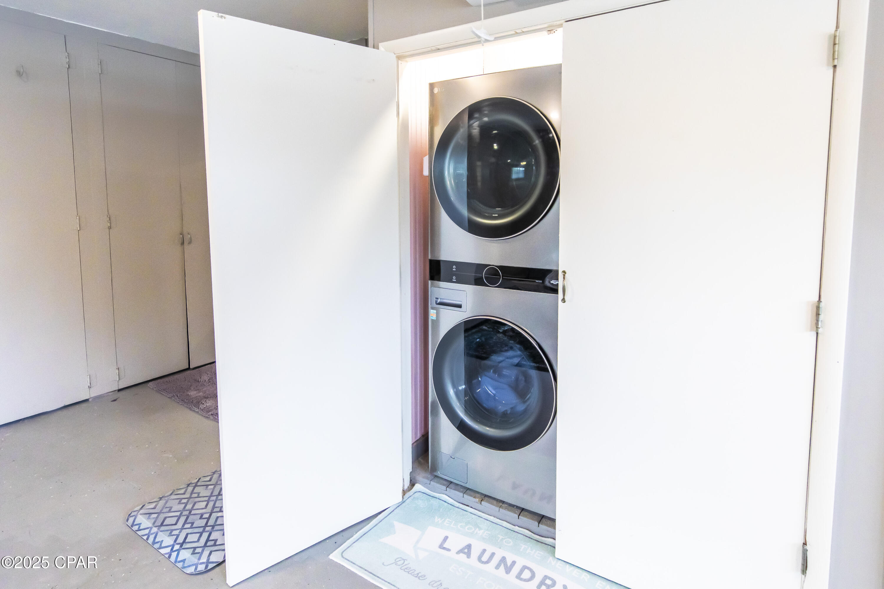 Image 32 For 215 Moonlight Bay Drive