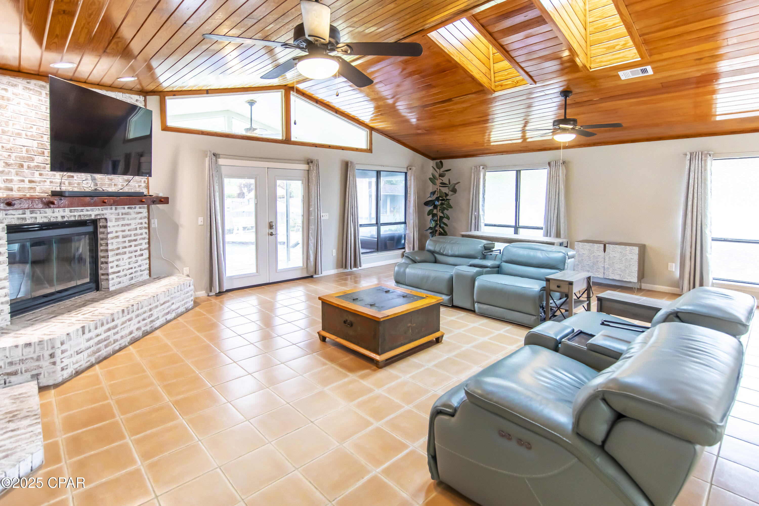 Image 8 For 215 Moonlight Bay Drive