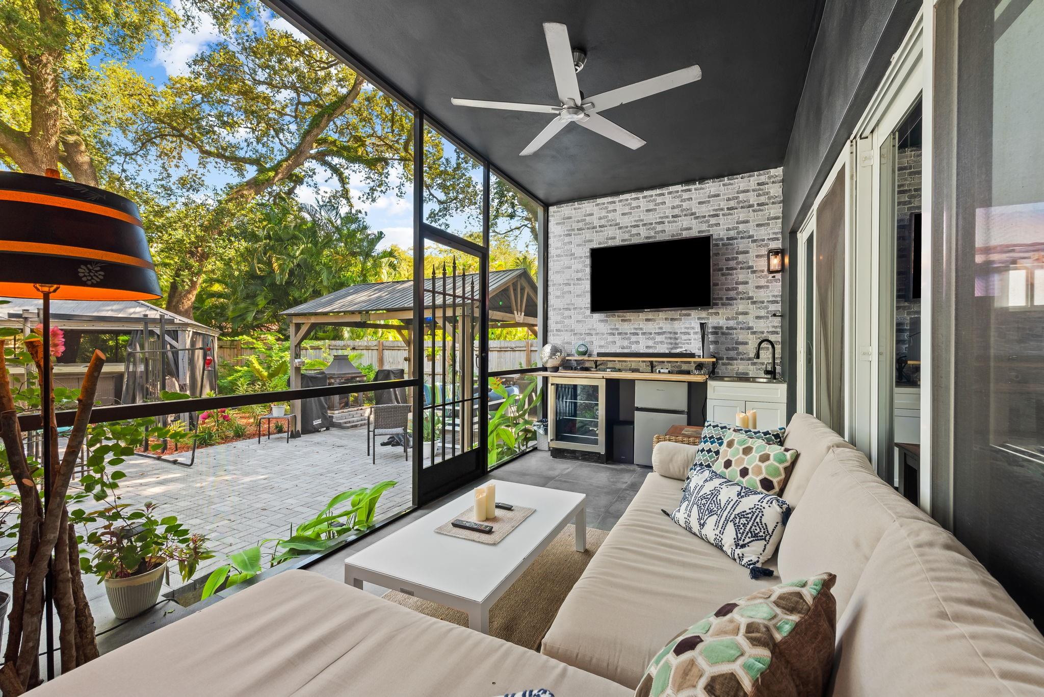 Welcome to the Live Oak Residence!