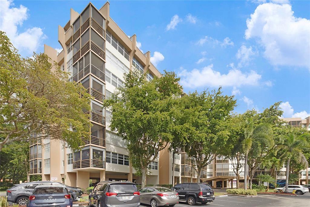 Homes for sale in Pembroke Pines, FL | 1400 Saint Charles Pl #616, Pembroke Pines, FL 33026 | MLS# F10531606