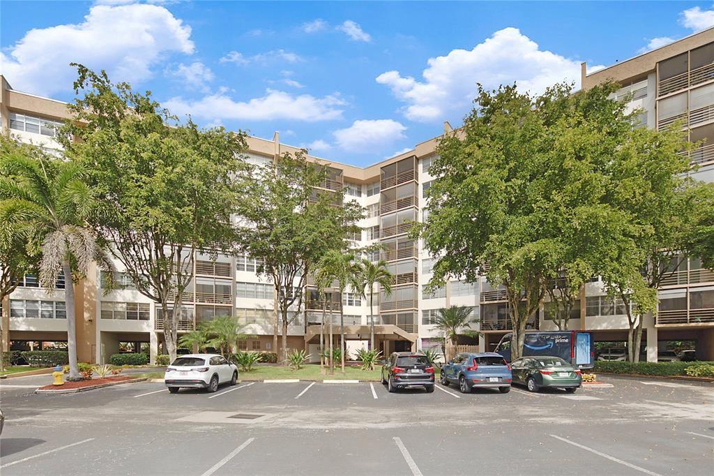 Homes for sale in Pembroke Pines, FL | 1400 Saint Charles Pl #616, Pembroke Pines, FL 33026 | MLS# F10531606