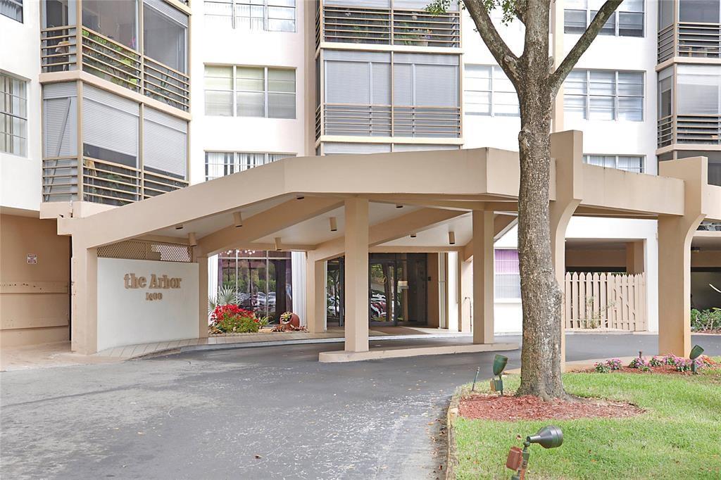 Homes for sale in Pembroke Pines, FL | 1400 Saint Charles Pl #616, Pembroke Pines, FL 33026 | MLS# F10531606