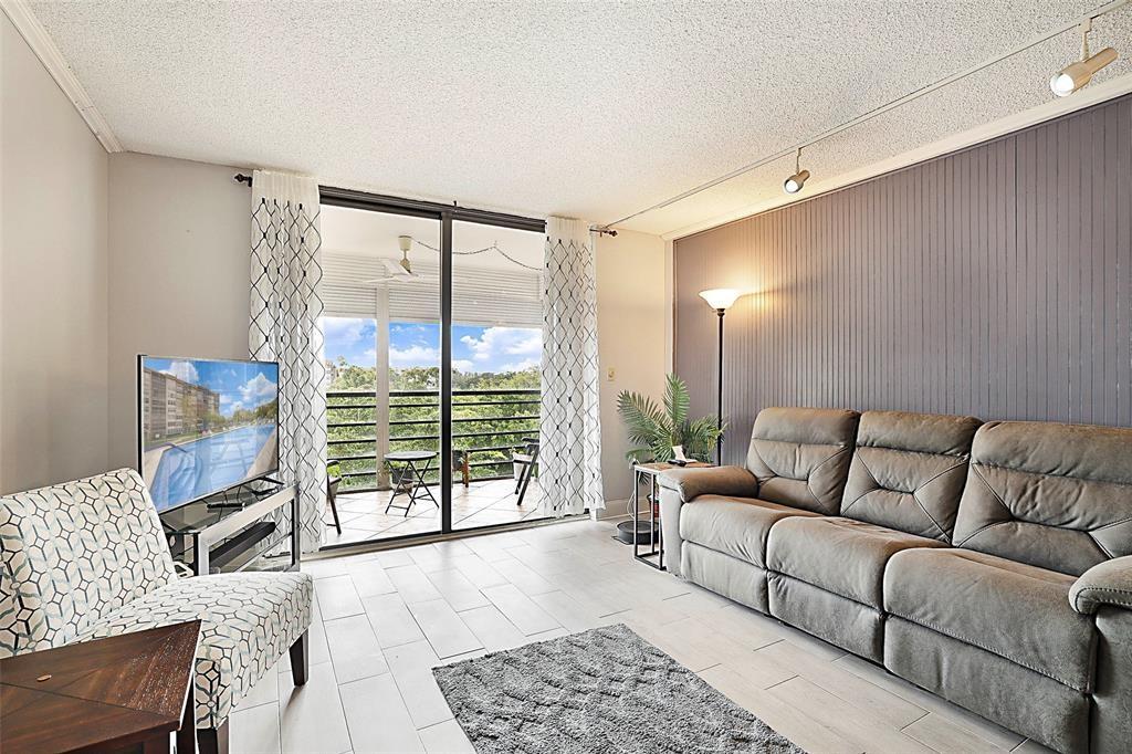 Homes for sale in Pembroke Pines, FL | 1400 Saint Charles Pl #616, Pembroke Pines, FL 33026 | MLS# F10531606