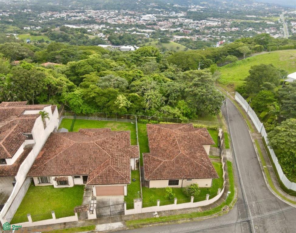 6 bed Single Family Homes For Sale in Santa Ana, San Jose - 1