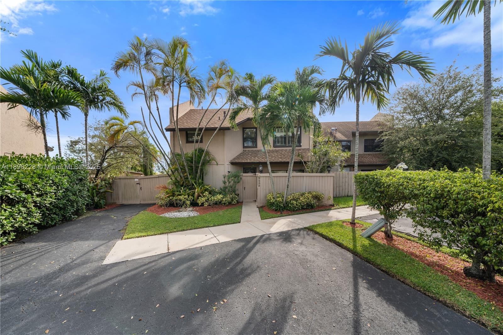 Briar Bay Twnhs Estates