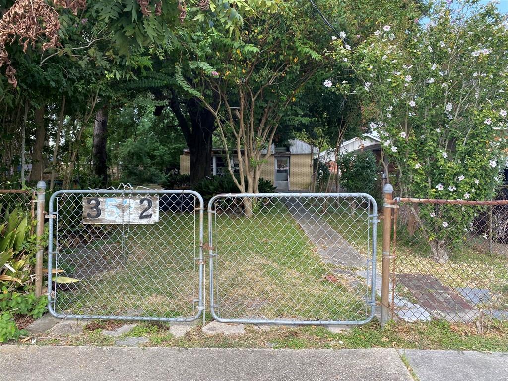 Homes for sale in Chalmette, LA | 3522 Delille St, Chalmette, LA 70043 | MLS# 2526504