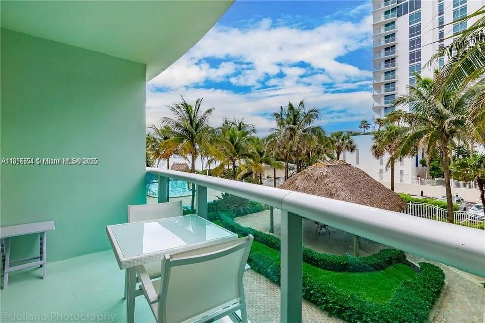 Tides On Hollywood Beach