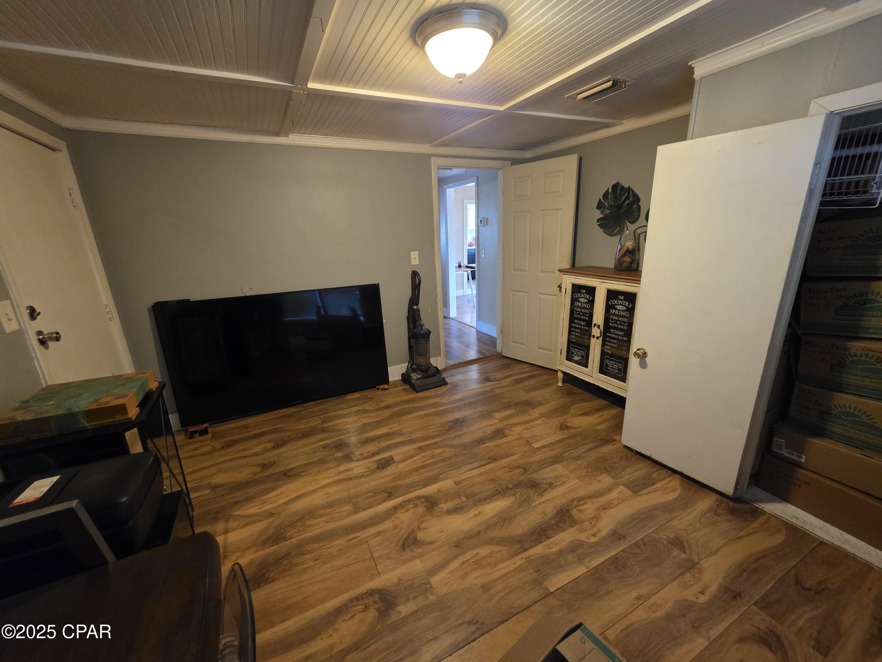 Image 10 For 228 East Avenue