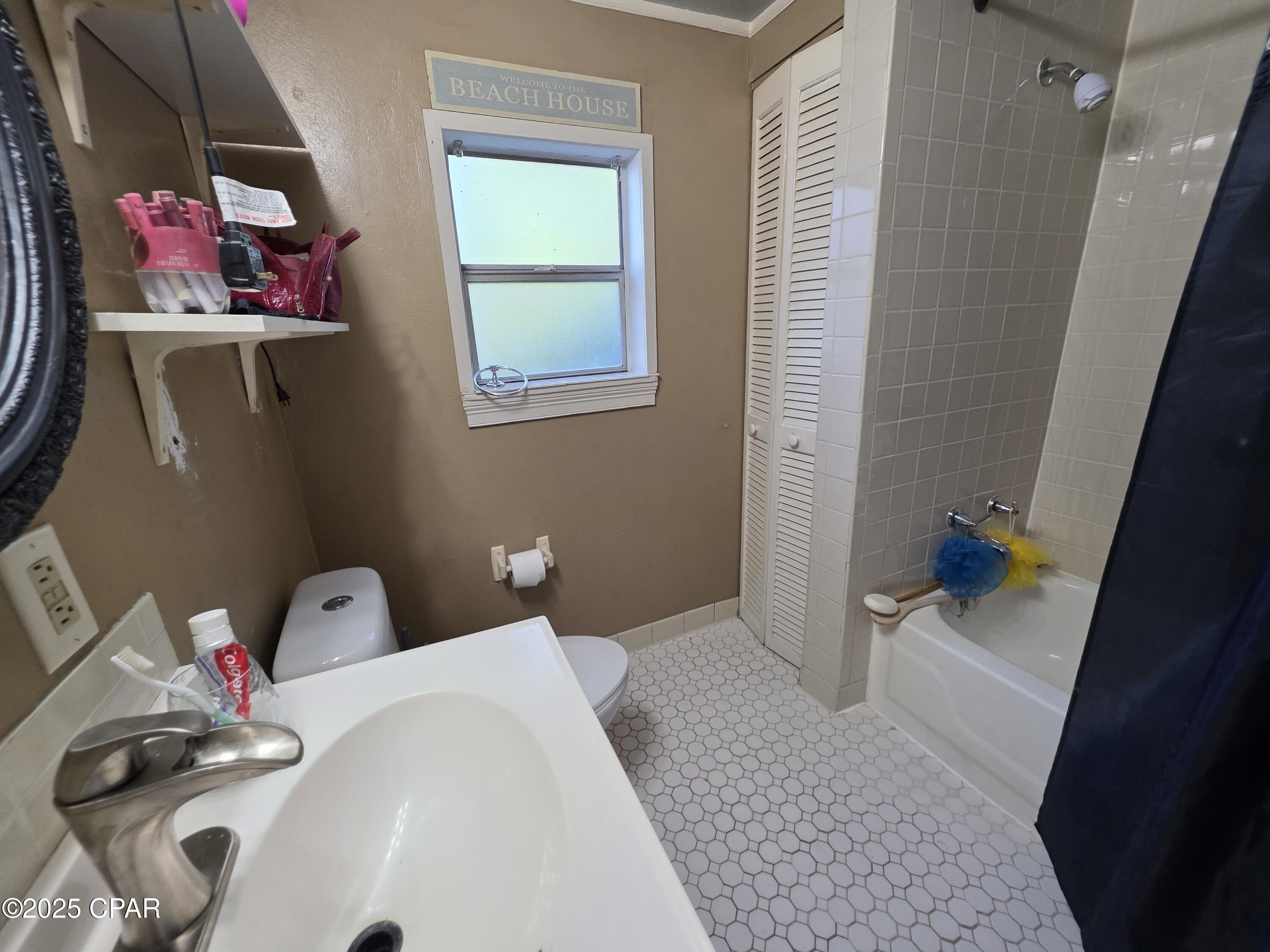 Image 13 For 228 East Avenue