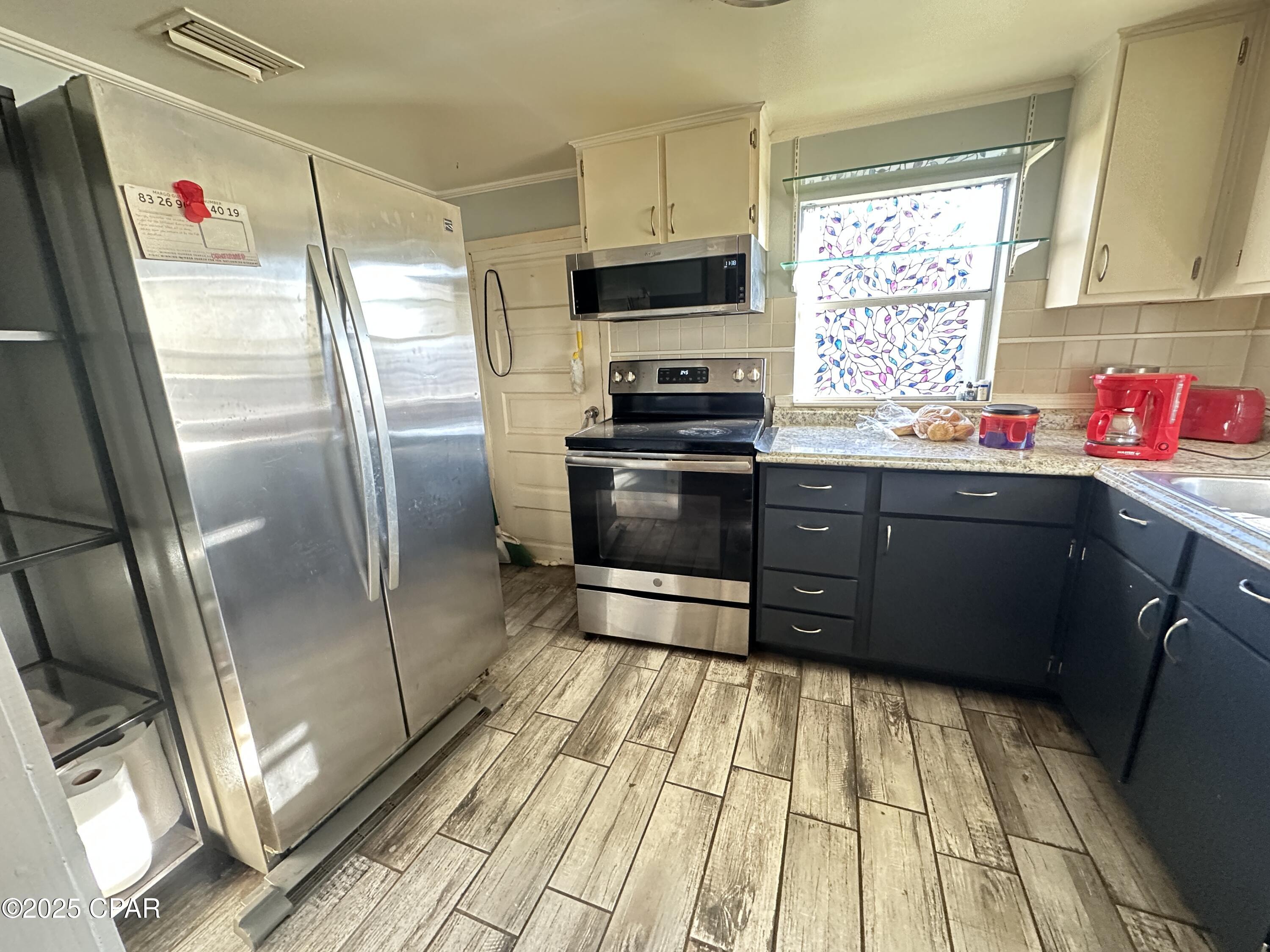 Image 6 For 228 East Avenue