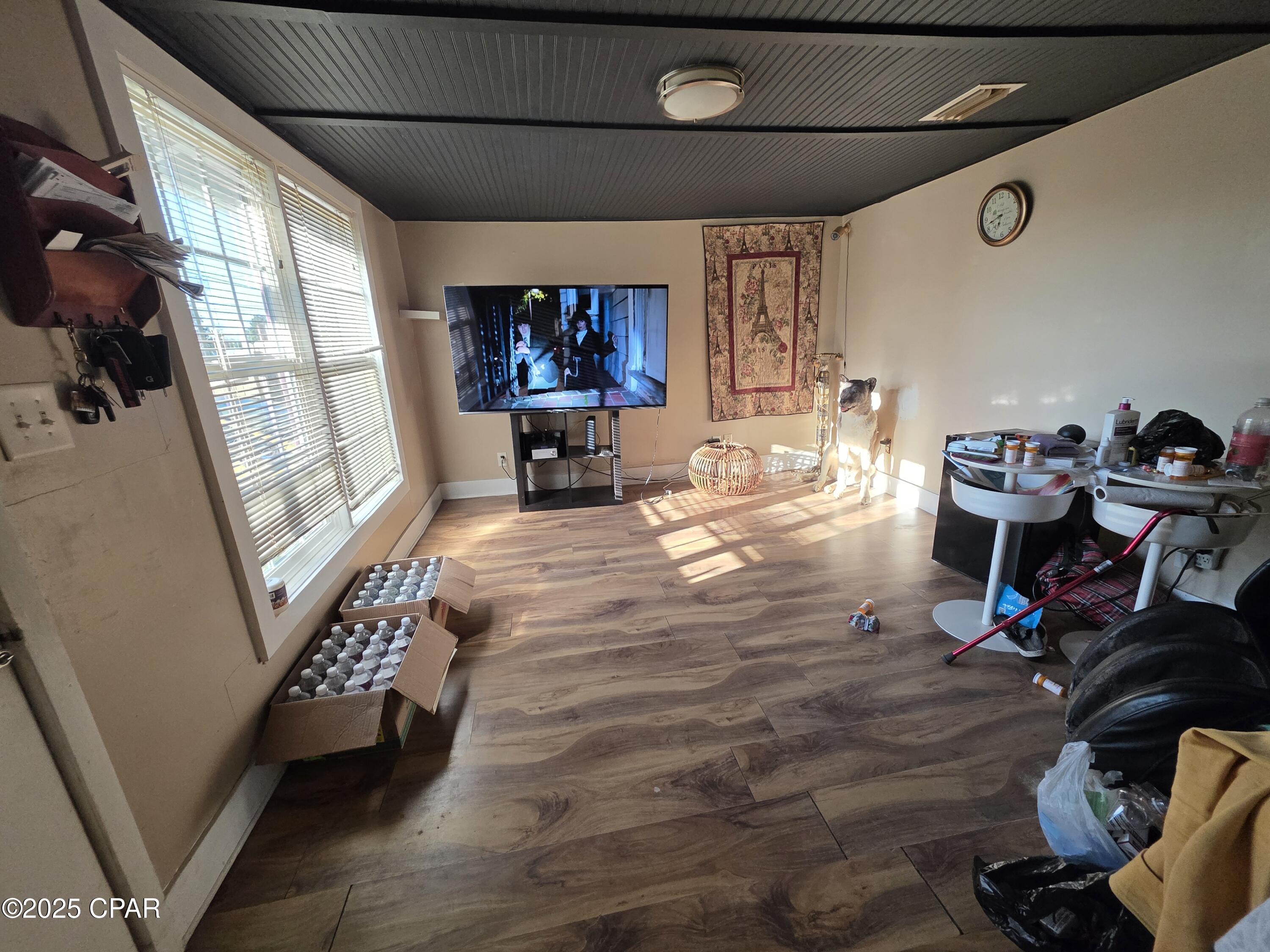 Image 8 For 228 East Avenue