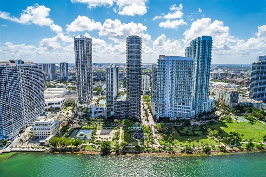 Apartamento à Venda em Miami, FL