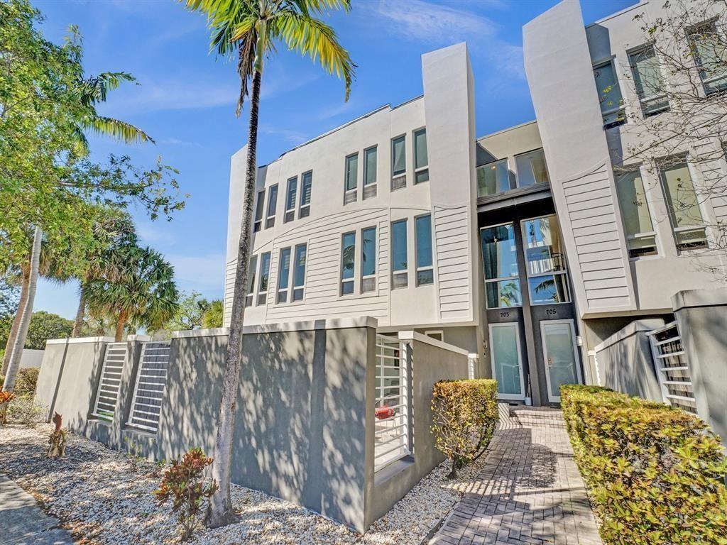 Homes for sale in Fort Lauderdale, FL | 703 Se 16th Ct, Fort Lauderdale, FL 33316 | MLS# F10531145