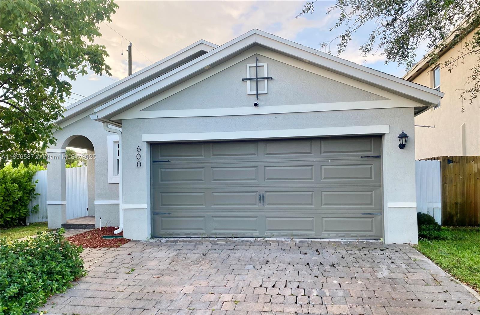 Homes for sale in Florida City, FL | 600 Ne 5 Terr, Florida City, FL 33034 | MLS# A11896587