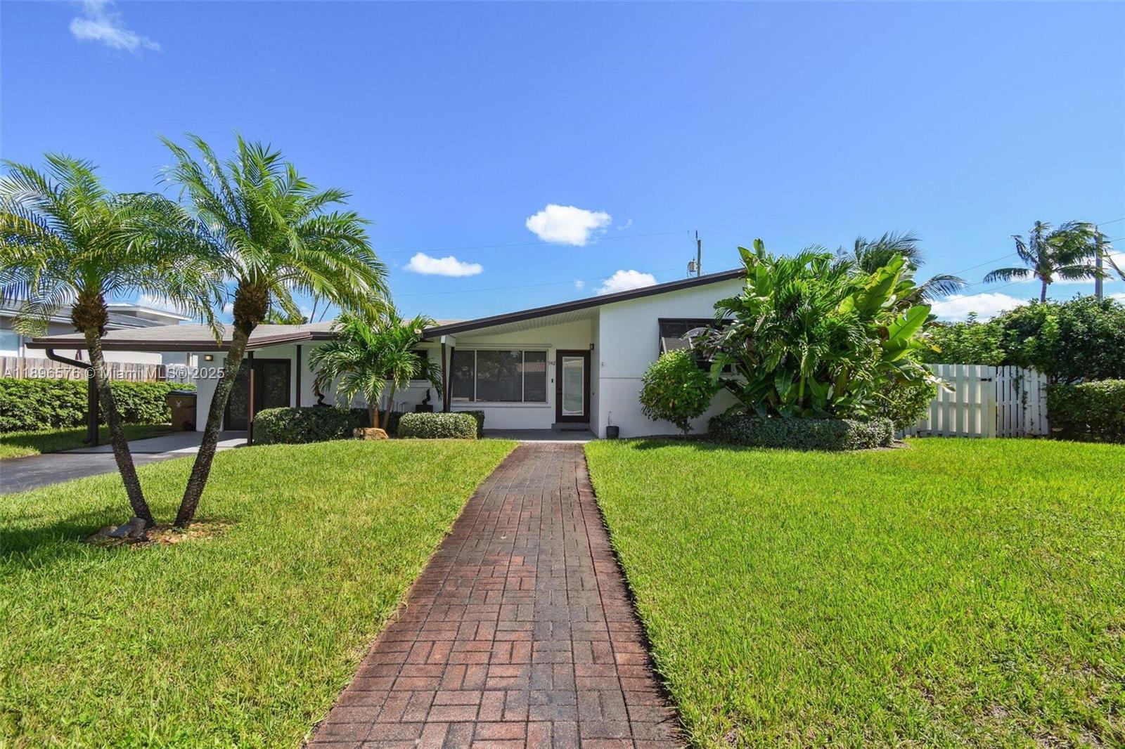 House for Sale in Deerfield Beach, FL