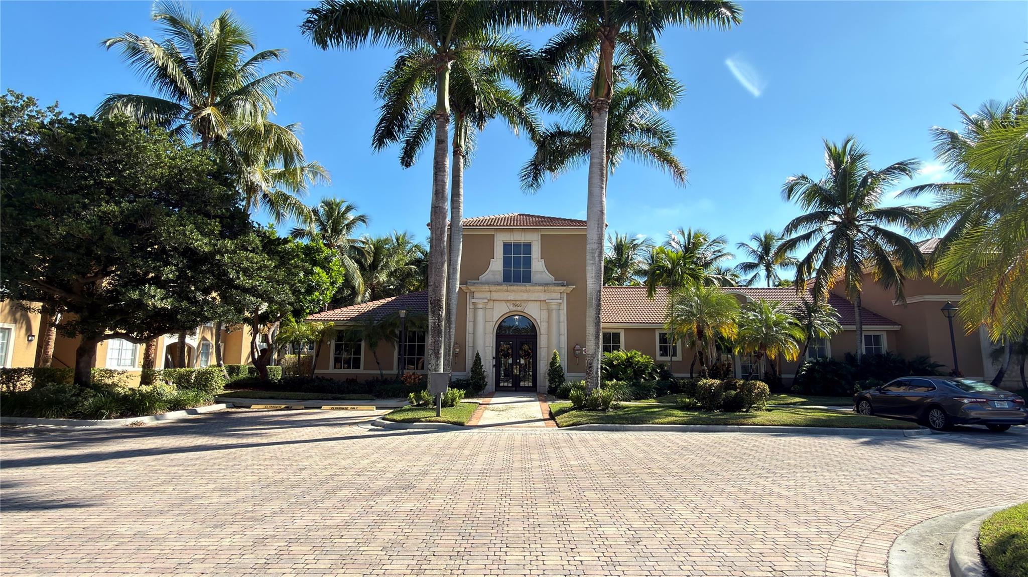 El-Ad Nob Hill Condo